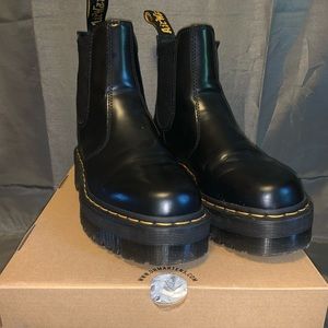 2976 quad platform chelsea boot